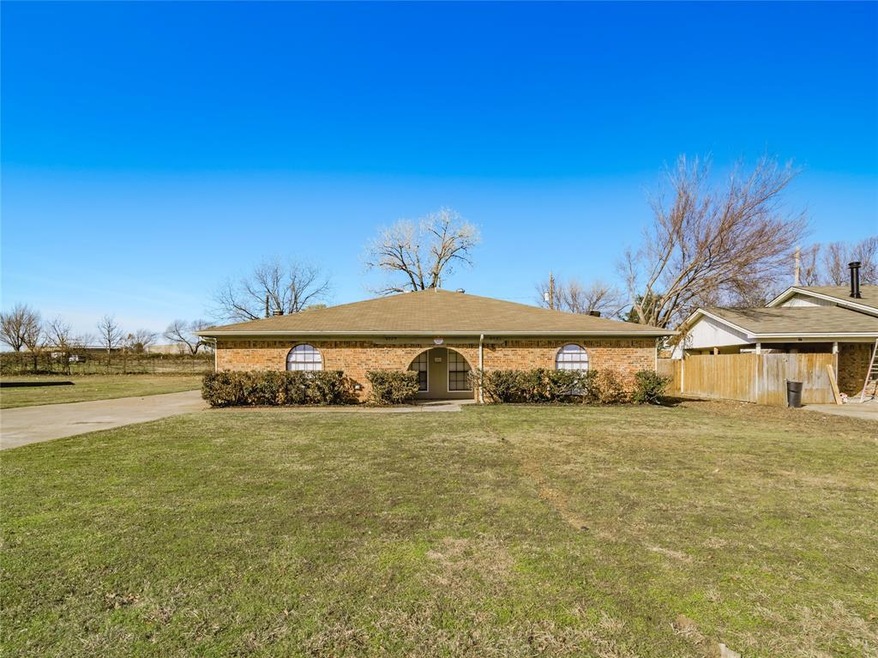 6529 Amundson Rd, North Richland Hills, TX 76182 - photo 1