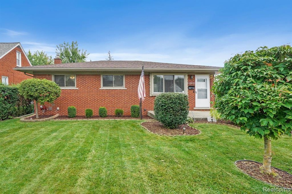 Welcome to 27840 Floral Street!