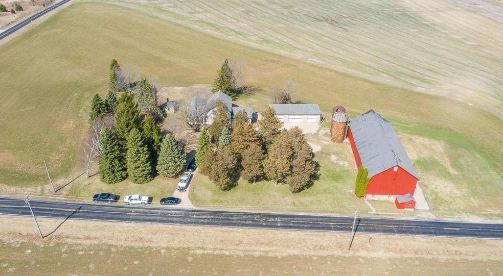 4478 Beaver Dam Rd, West Bend, WI 53090 - photo 1