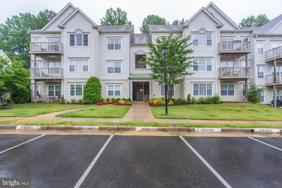 12471 Hayes Ct unit 304, Fairfax, VA 22033 - photo 1