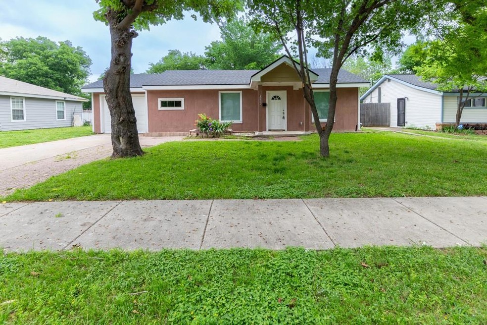 1237 Clarice St, Grand Prairie, TX 75051 - photo 1