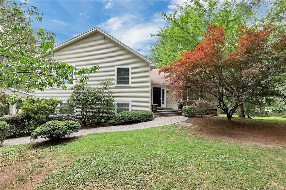 9 Hampton Rd, Airmont, NY 10901 - photo 1