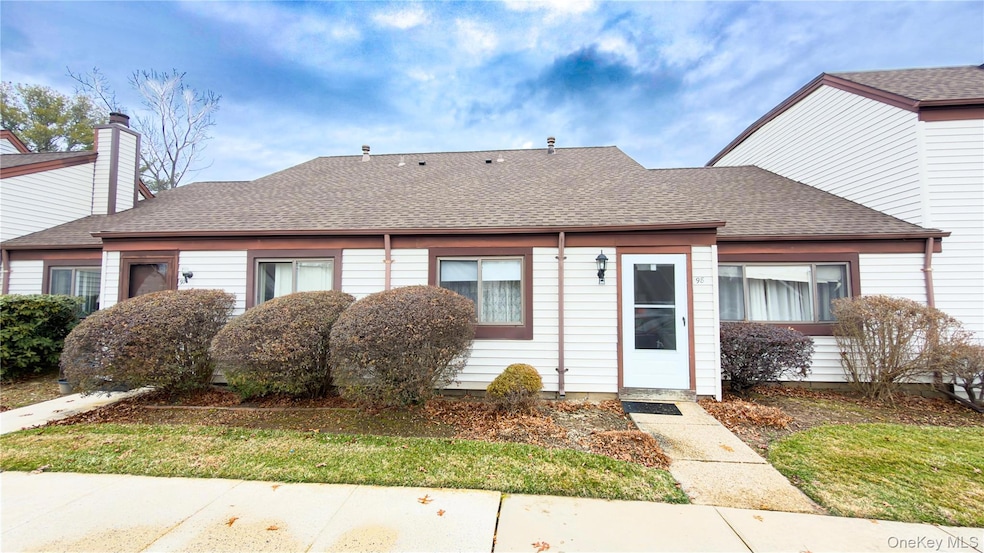 98 Whistler Ct unit 98, Middle Island, NY 11953 - photo 1