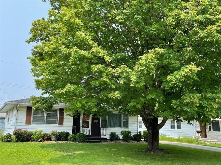 1017 N 29th St, Mattoon, IL 61938 - photo 1