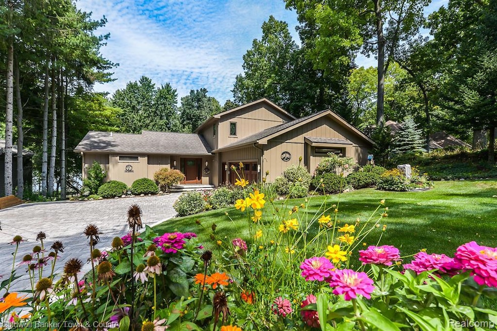 5015 Gallagher Blvd, Whitmore Lake, MI 48189 - photo 1