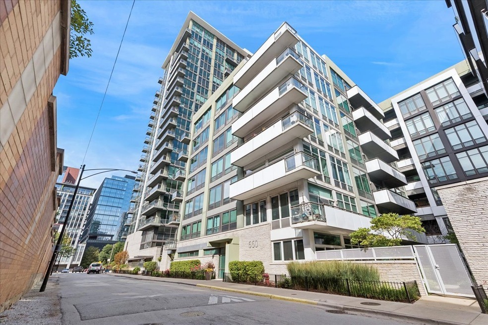 660 W Wayman St unit 302, Chicago, IL 60661 - photo 1