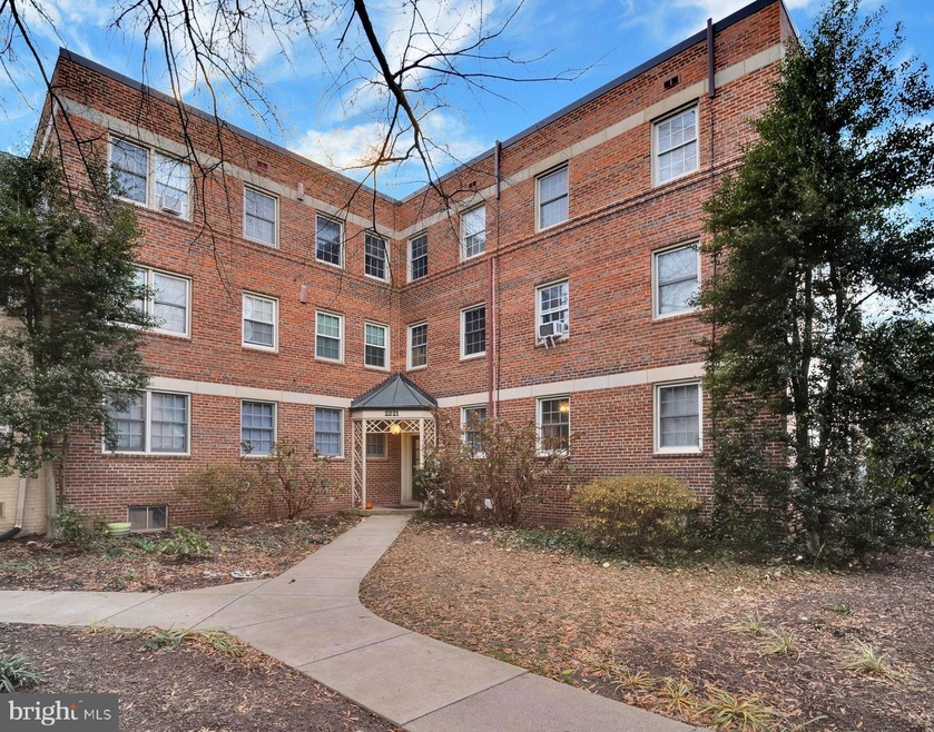 2221 Washington Ave unit 301, Silver Spring, MD 20910 - photo 1