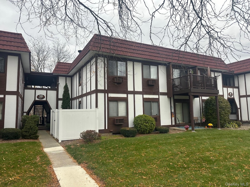 10 Skyline Dr unit 8, Fishkill, NY 12524 - photo 1