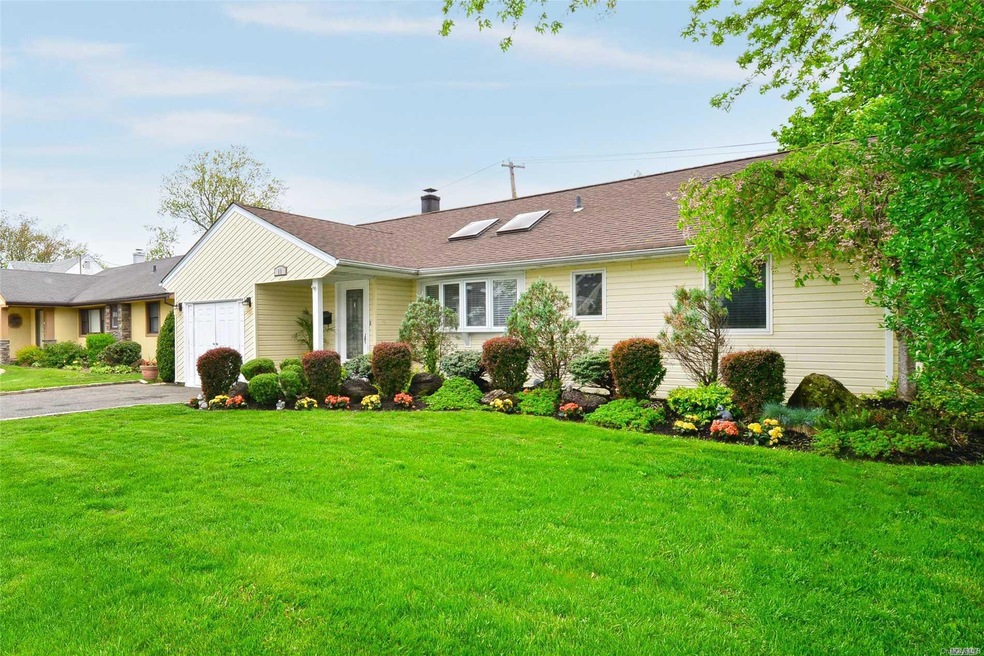 11 Saddle Rock Rd, Valley Stream, NY 11581 - photo 1