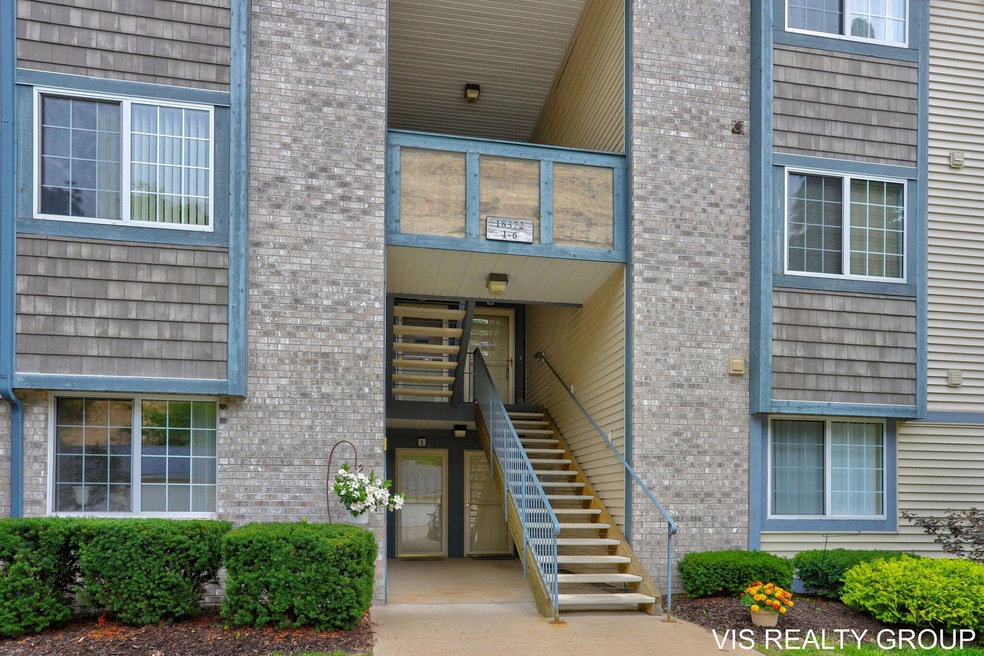 2-web-or-mls-18372 N Ridgr Ct, Spring La