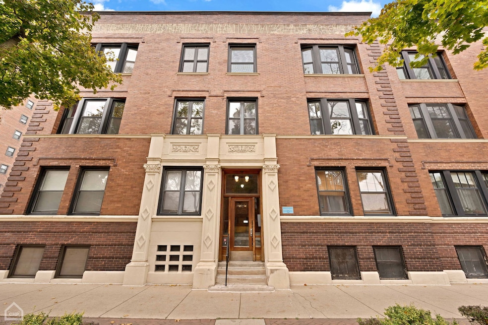 1404 E 56th St unit 1, Chicago, IL 60637 - photo 1