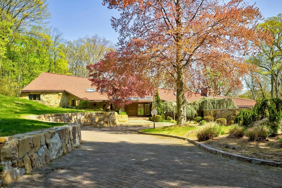 17 Forest Dr, Port Washington, NY 11050 - photo 1