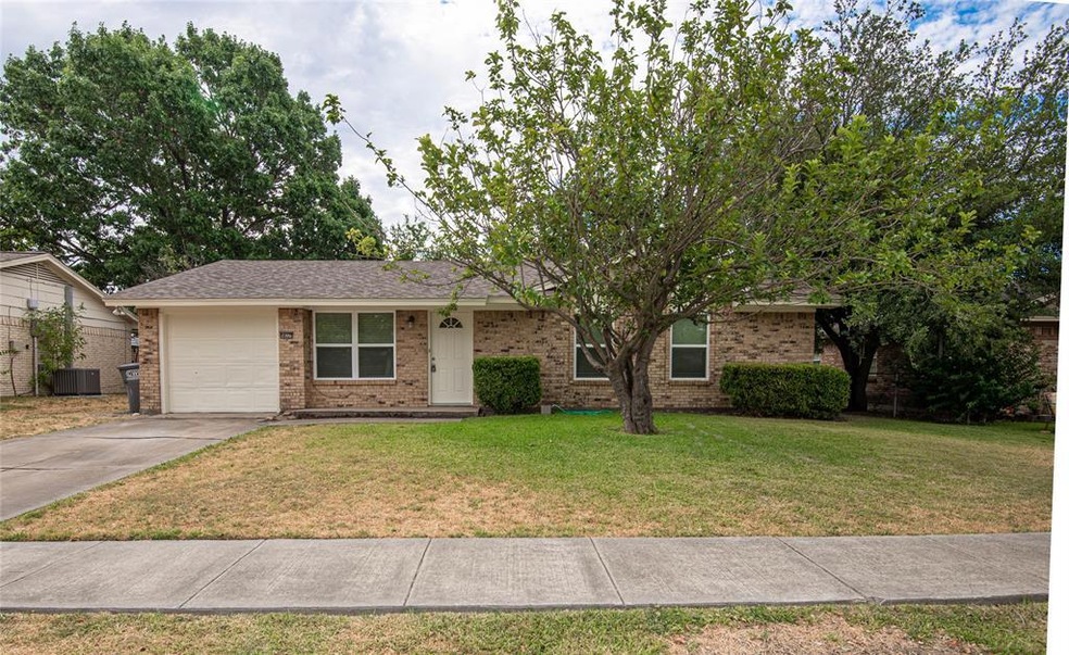 407 Valentine Ln, Wylie, TX 75098 - photo 1