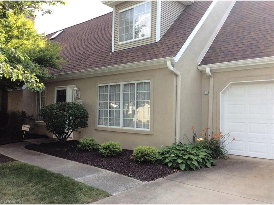 Look at the NEW ROOF on this beautiful stucco cond