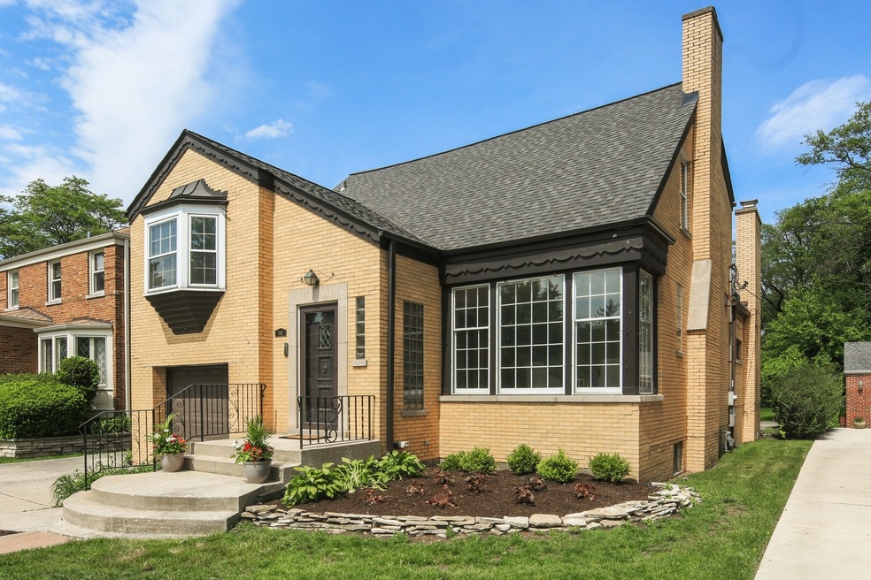 Beautiful Home Where Classic Meets Modern
