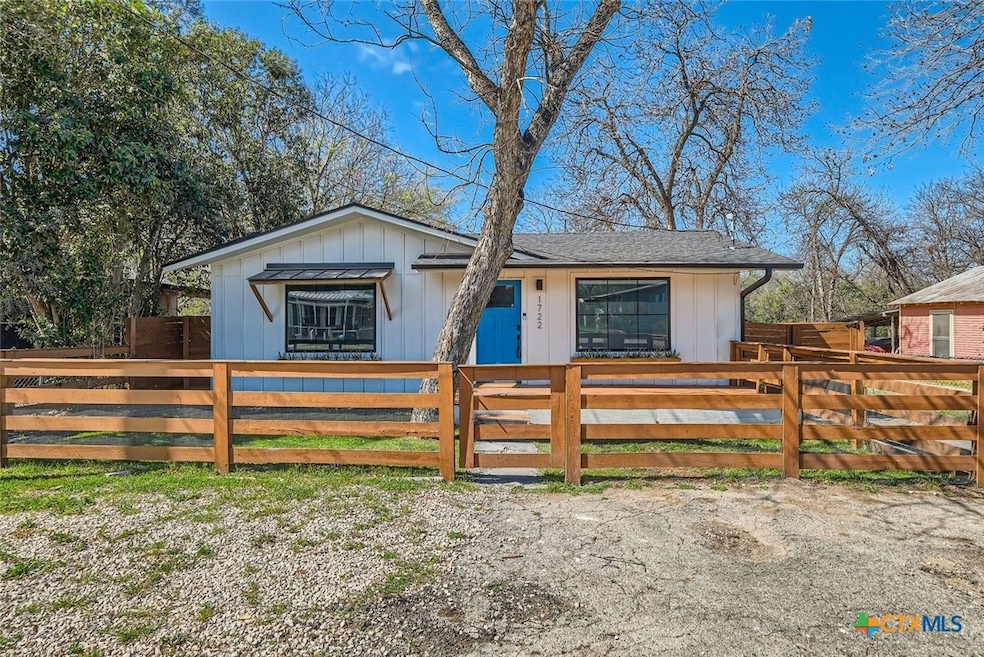 1722 Lee St, New Braunfels, TX 78130 - photo 1
