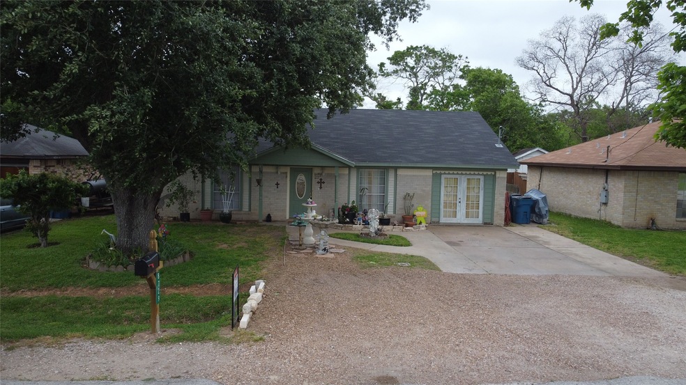 8729 Noble St, Needville, TX 77461 - photo 1
