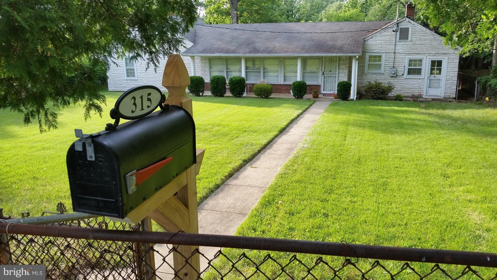 315 Carmody Hills Dr, Capitol Heights, MD 20743 - photo 1