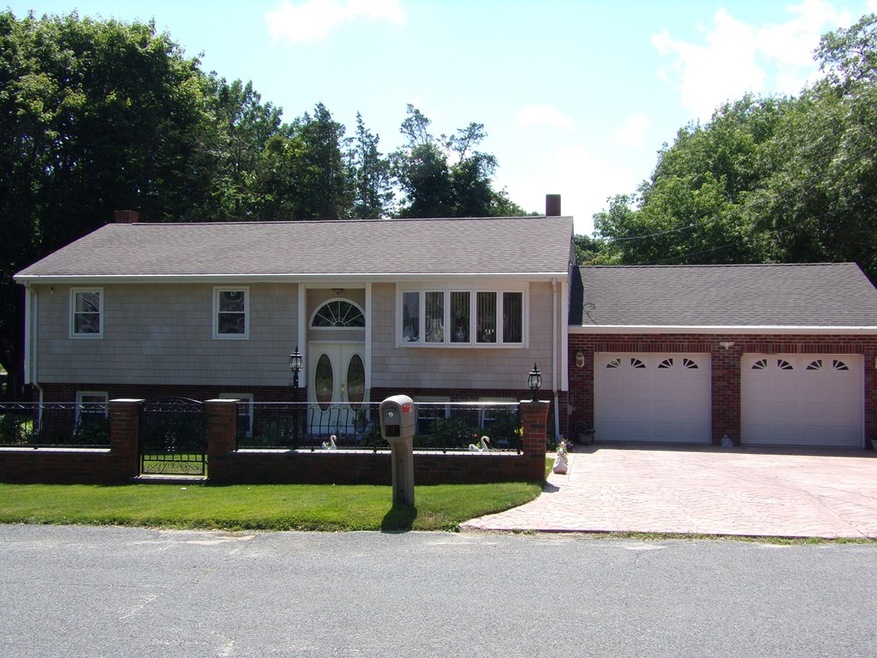 19 Clifford St, Acushnet, MA 02743 - photo 1