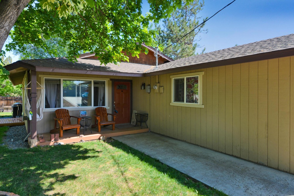 1941 SW Reindeer Ave-5