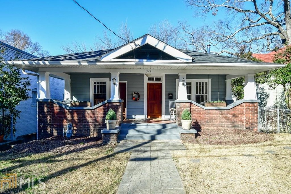 Craftsman Bungalow In Amazing Location