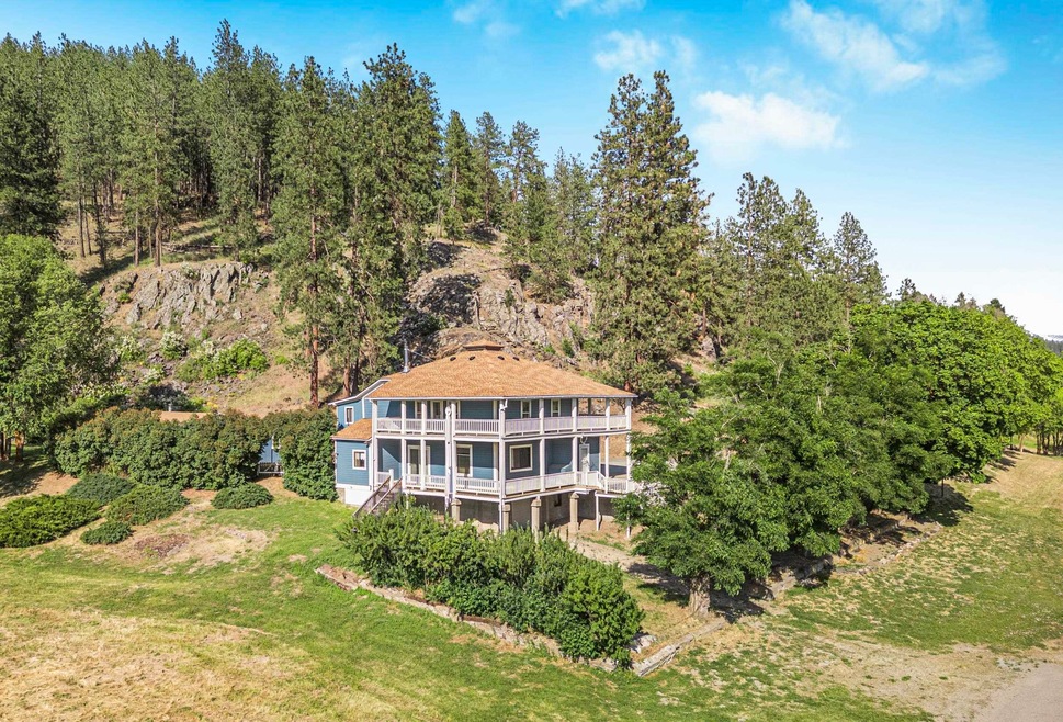 Pending $415,000 • Co-Listing Agent