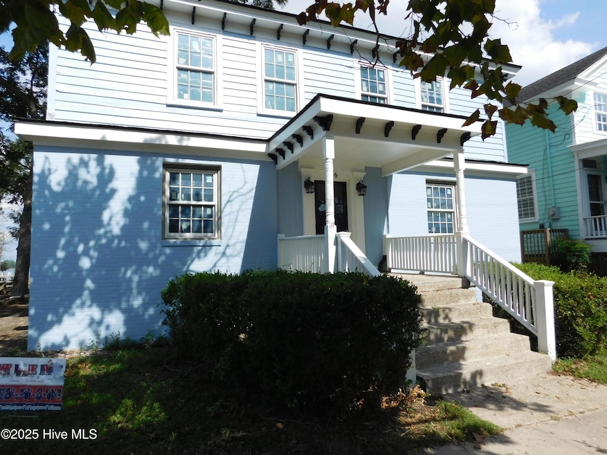 706 E Front St Exterior