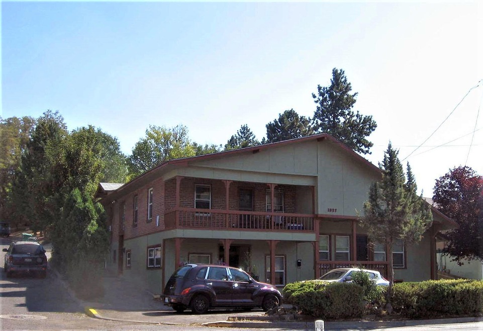 1937 Oregon Ave, Klamath Falls, OR 97601 - photo 1