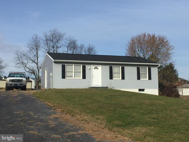 1565 Streamside Dr, Chambersburg, PA 17202 - photo 1