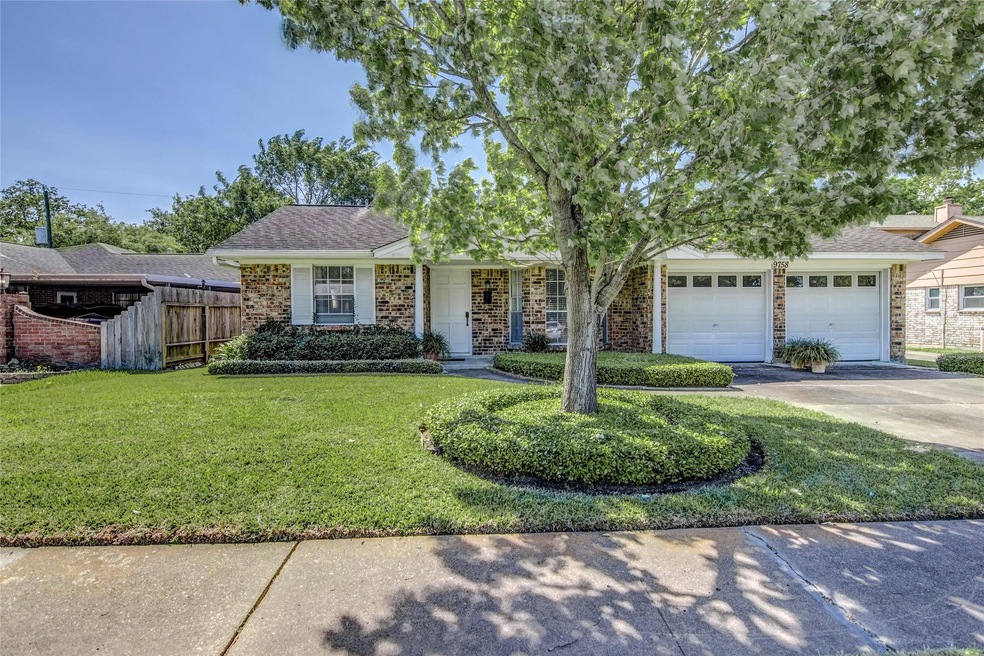 9758 Rambling Trail, Houston, TX 77089 - photo 1