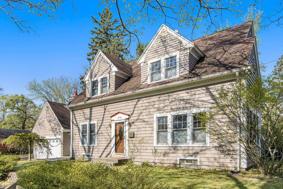 Welcome home to 2706 University Ave!