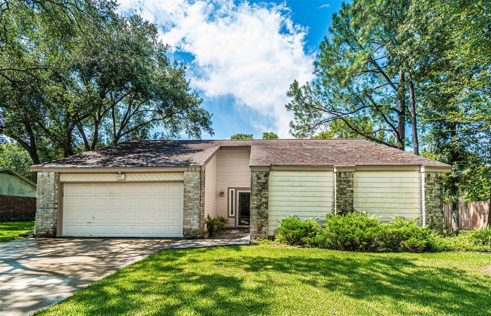 312 Colonial Dr, Friendswood, TX 77546 - photo 1