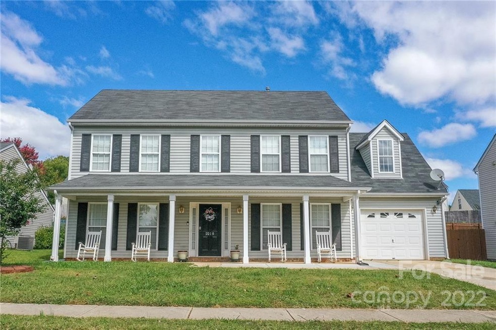 2219 Ballingarry Dr, Statesville, NC 28625 - photo 1