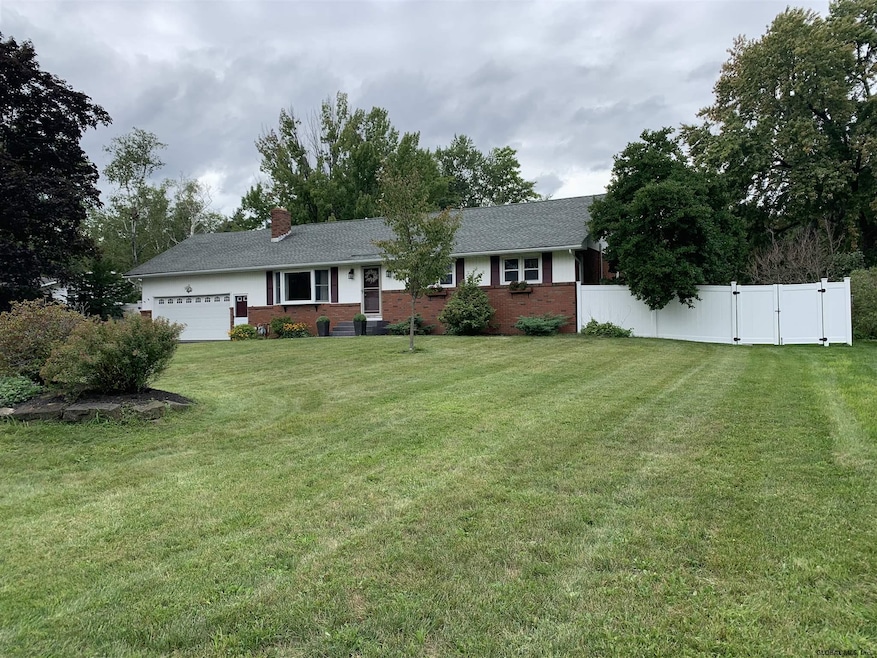 8 Fernwood Dr, Albany, NY 12211 - photo 1