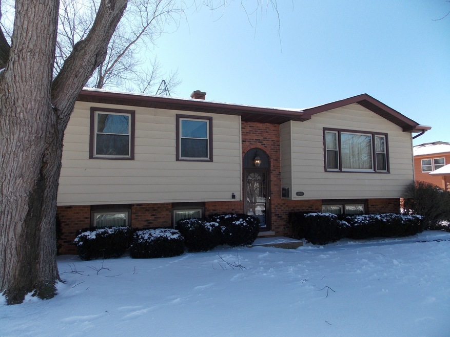 2513 Berry Ct unit 4, Waukegan, IL 60085 - photo 1