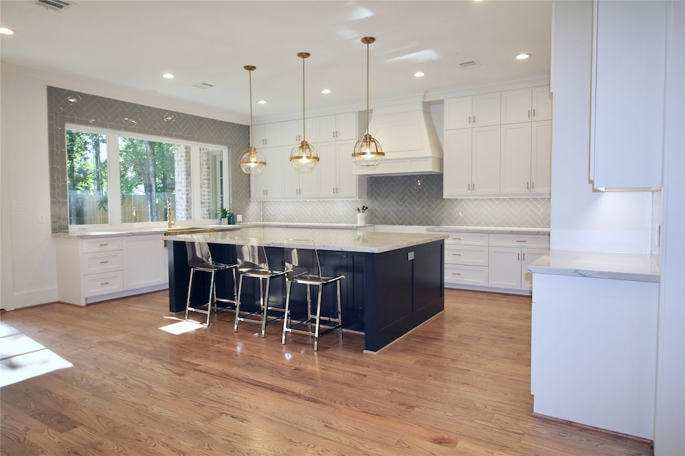 619 Cherrybark Ln, Houston, TX 77079 - photo 1