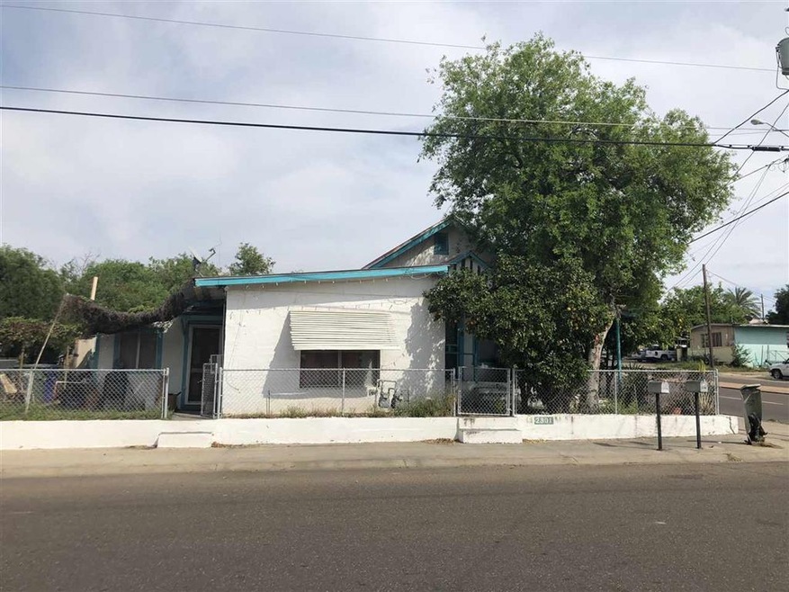 2301 Monterrey Ave, Laredo, TX 78040 - photo 1