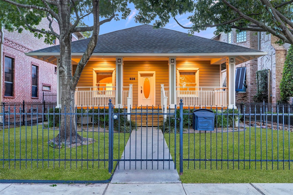 936 Columbia St, Houston, TX 77008 - photo 1