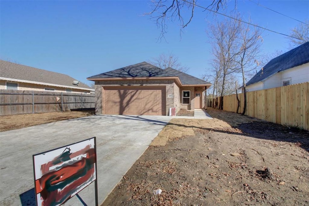 808 N Wilhite St, Cleburne, TX 76031 - photo 1