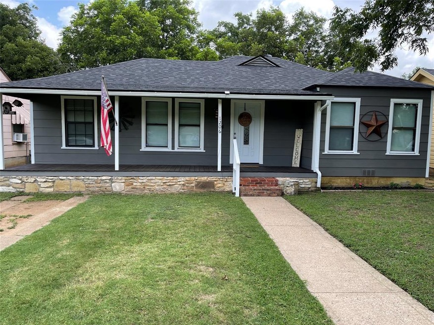 1206 Franklin St, Weatherford, TX 76086 - photo 1