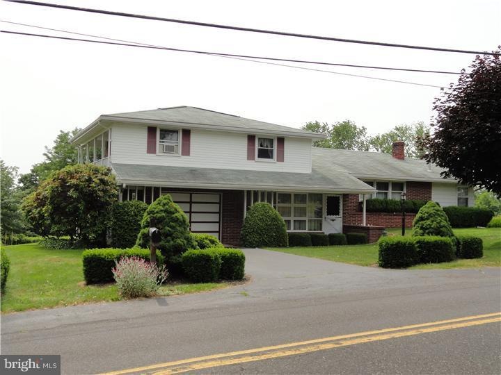 1516 Oak Rd, Pennsburg, PA 18073 - photo 1