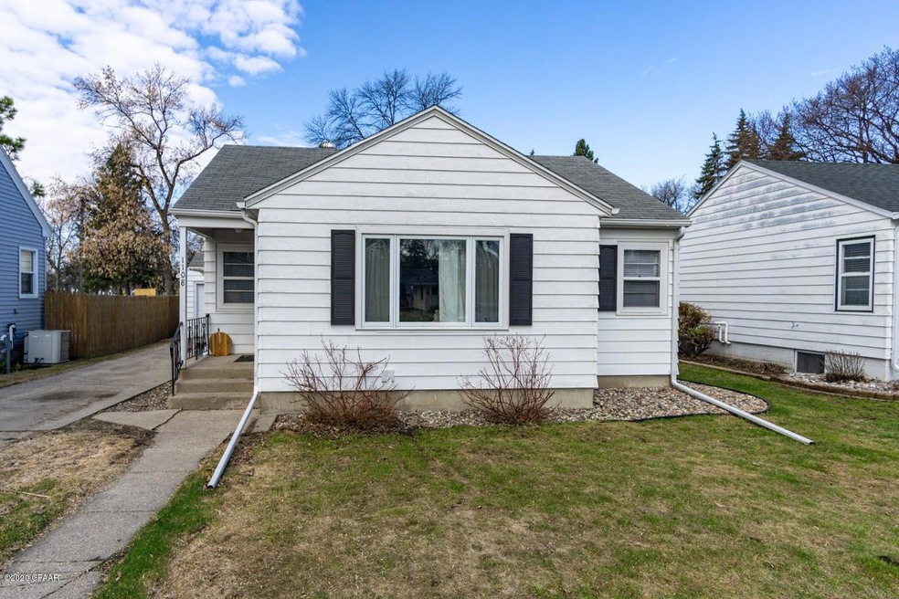 1108 S 9th St, Grand Forks, ND 58201 - photo 1