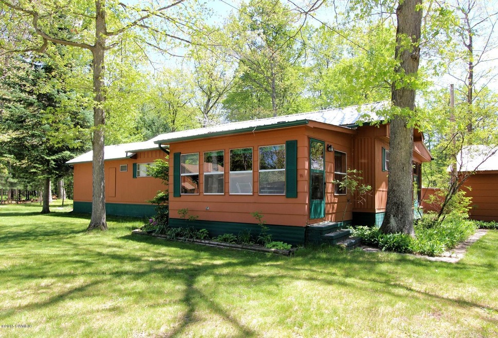5064 N Red Maple St Irons MI-large-001-