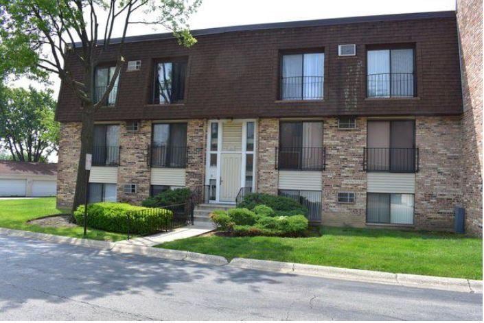 201 N Waters Edge Dr unit 101, Glendale Heights, IL 60139 - photo 1