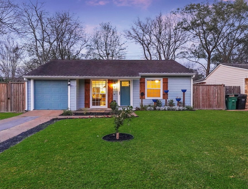 1706 Ebony Ln, Houston, TX 77018 - photo 1