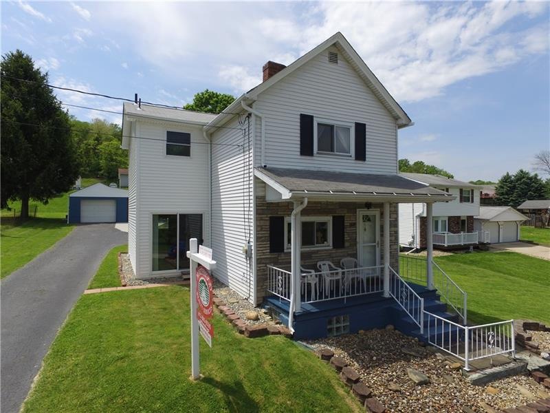 Absolute MOVE-IN Condition w/ Lots of Updates.... 