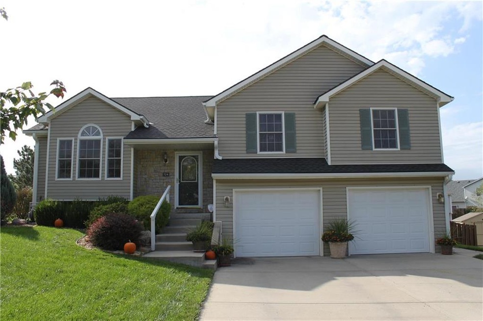 724 Brookwood St, Lansing, KS 66043 - photo 1