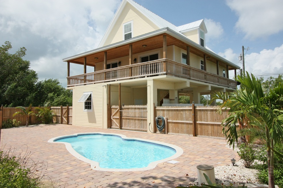 Back, pool 1