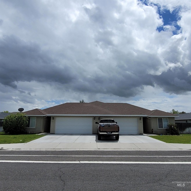 745 Caswell Ave W, Twin Falls, ID 83301 - photo 1
