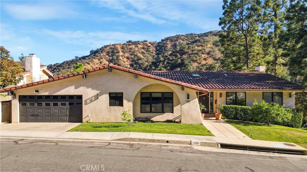 1300 Daily Cir, Glendale, CA 91208 - photo 1